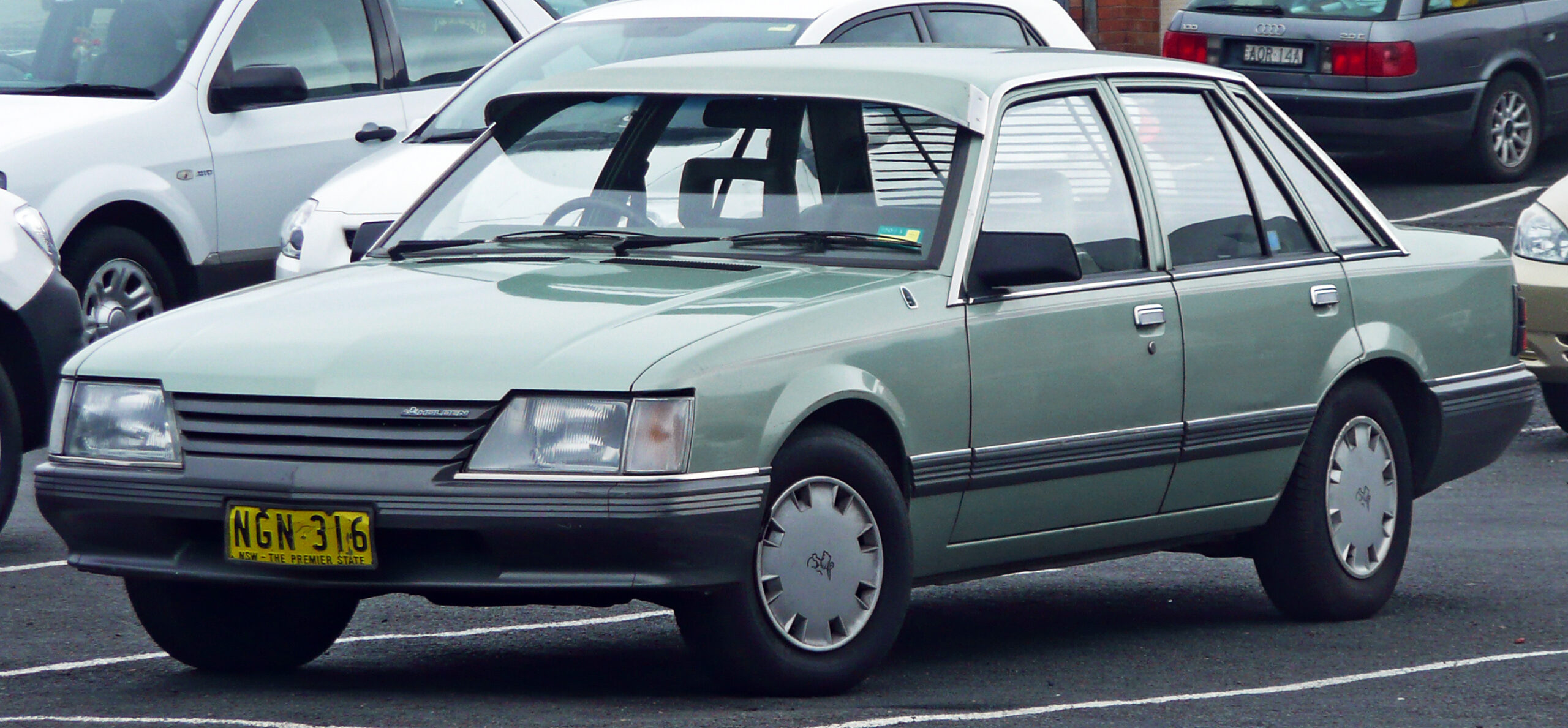 1984-1986_Holden_VK_Commodore_SL_sedan_02-scaled VK Calais Gutter Molds – Complete Restoration & Buying Guide